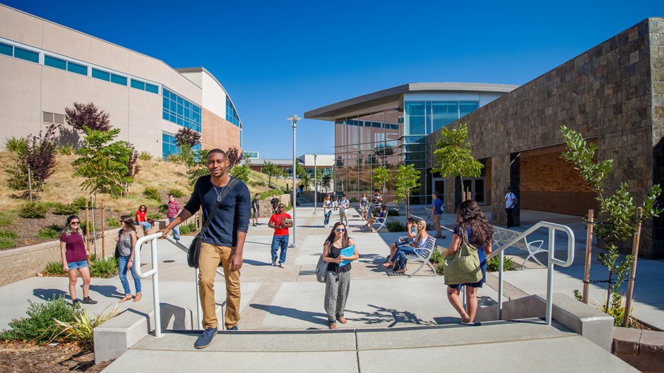 students on Folsom Lake College main campus