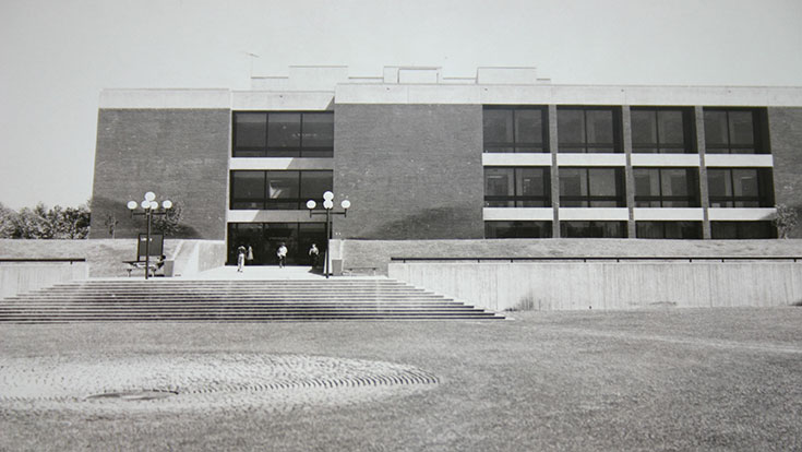 Cosumnes River College library in 1970