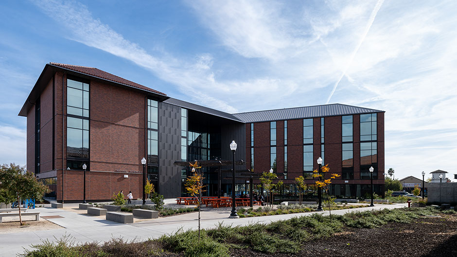 Exterior photo of SCC Natural Sciences Building